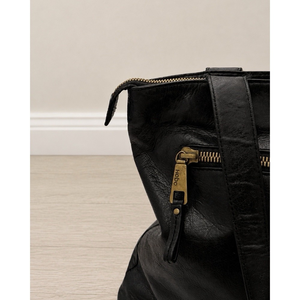 Hobo International Black Leather Tote Handbag Floral Lining Kiss Lock Pocket - Picture 9 of 10